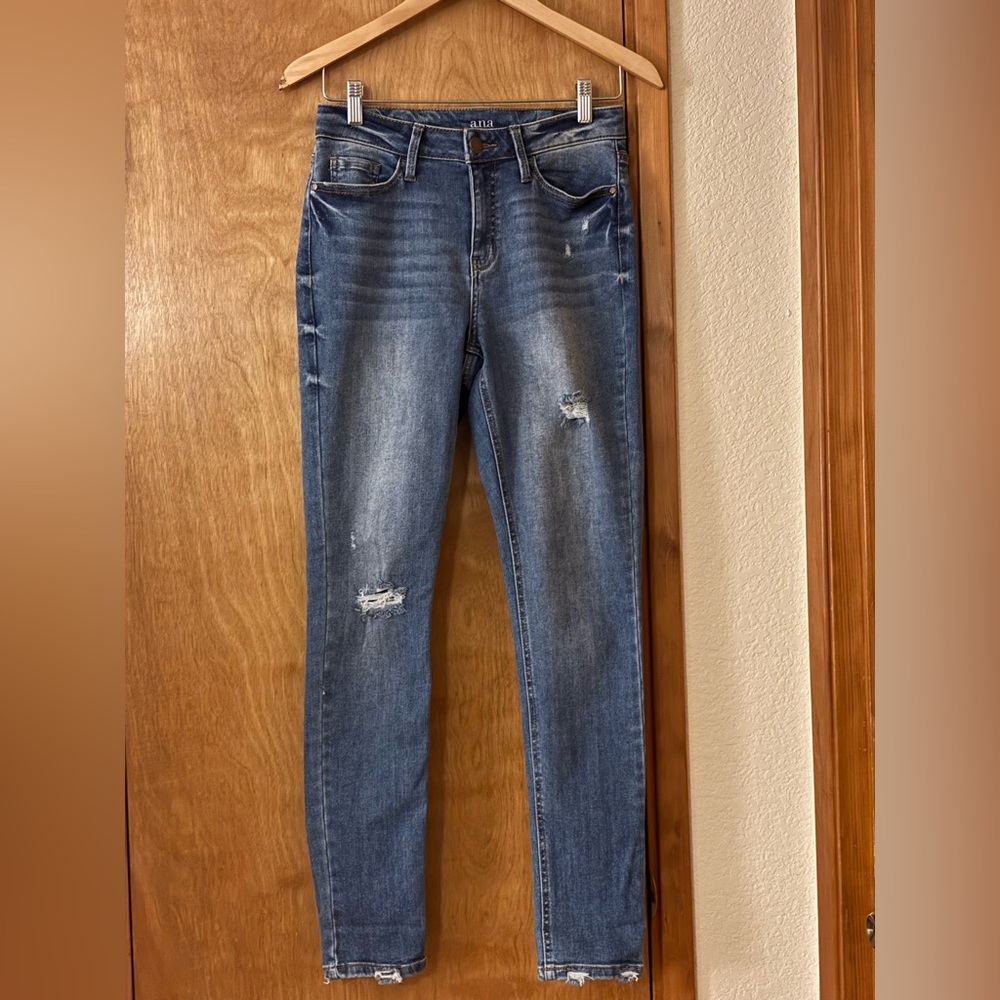 a.n.a Women’s Medium Blue Distressed Skinny Jeans